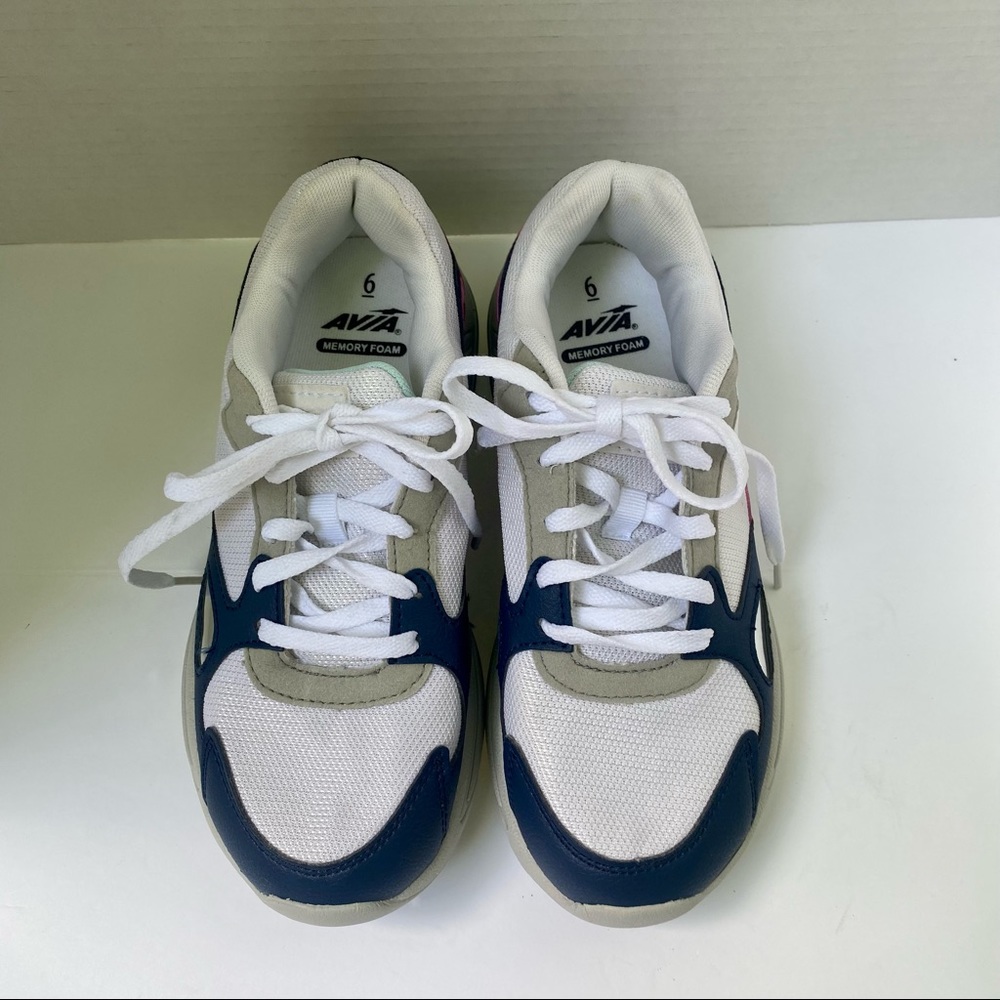 Avía Woman’s Memory Foam Sneakers size 6
